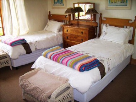 Hillside Second Single bed en suite bedroom